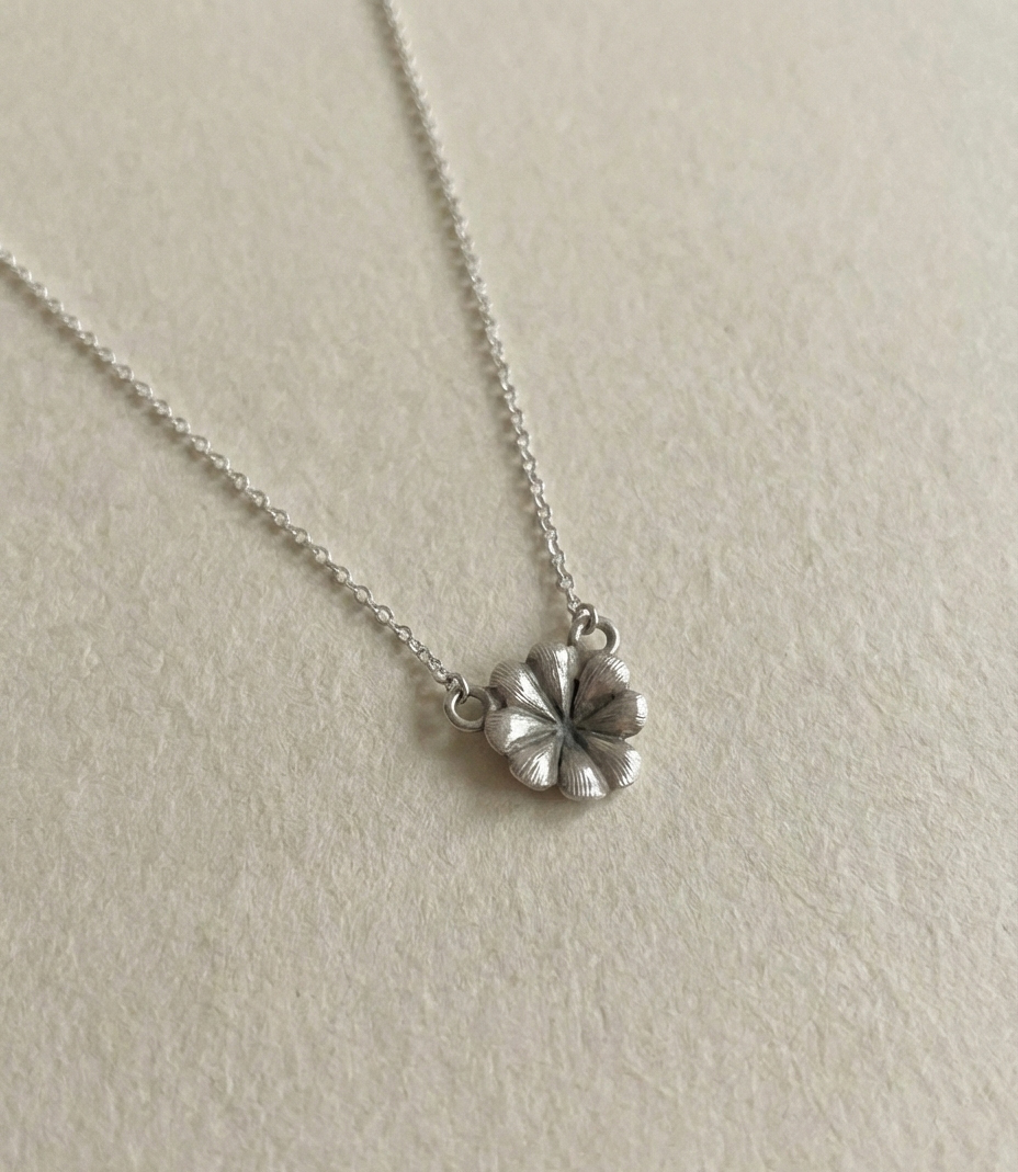 Colgante Trébol Mediano | Tu Talismán de Suerte en Plata Maciza - Imagen 3